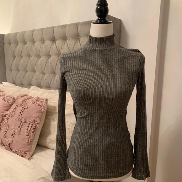 Bell Sleeve Turtle Neck - Picture 2 of 4